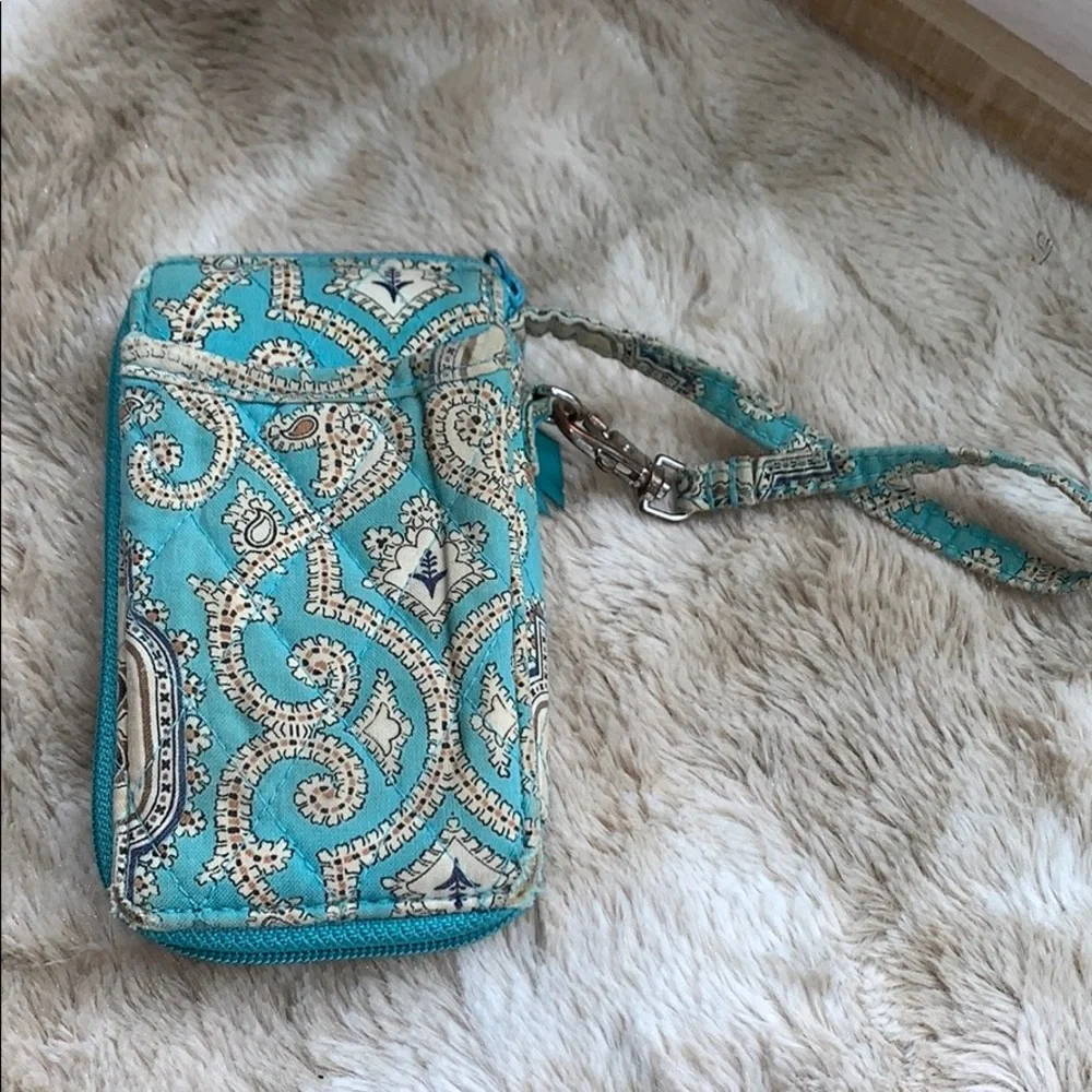 ⚠️ New Listing Vera Bradley ID Wallet Pre Owned - Picture 3 of 4